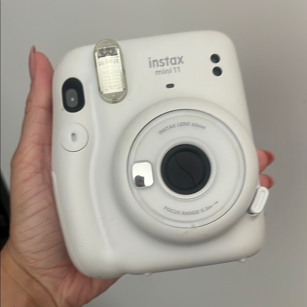 Instax Mini 11 Instant Camera - Classic White